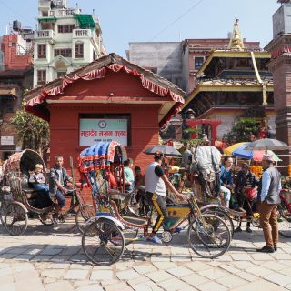 Rikscha-Fahrt mit Kindern in Kathmandu