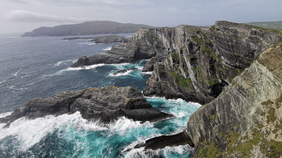 Wellen umtosen die irische Westküste