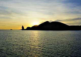Sonnenaufgang über der Insel Bartolome