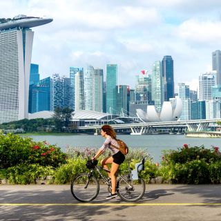 Fahrradtour in Singapur mit Blick auf die Skyline