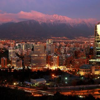 Santiago de Chile in der Abenddämmerung