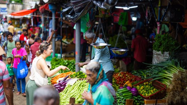 Auf einem Markt in Sri Lanka