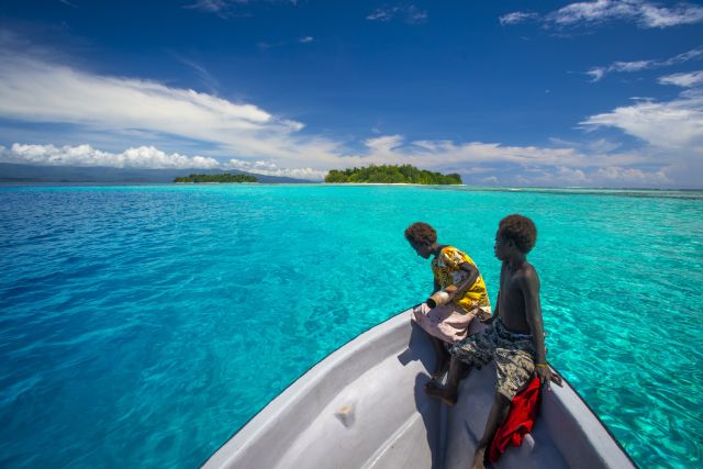 Mit dem Boot unterwegs in Papua-Neuguinea
