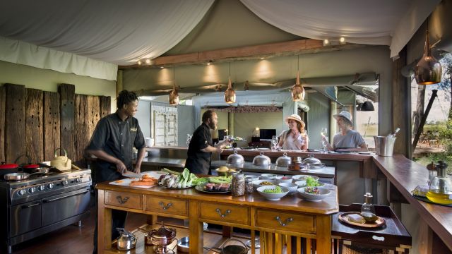 Interaktive Küche im Duba Plains Camp