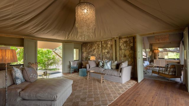 Safarizelt mit Eingangsbereich und Schlafzimmer im Mpala Jena Camp