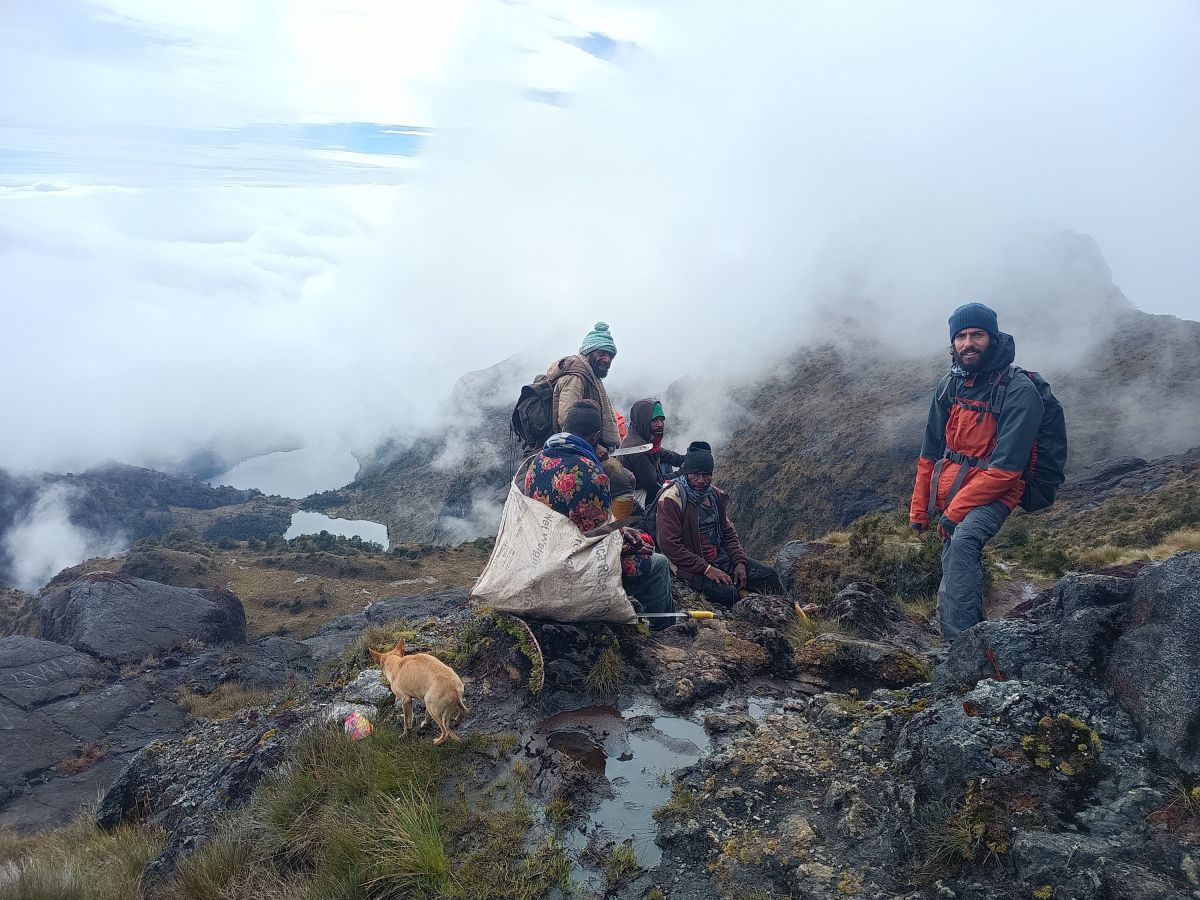 Team im Camp 2 beim Papua Trekking