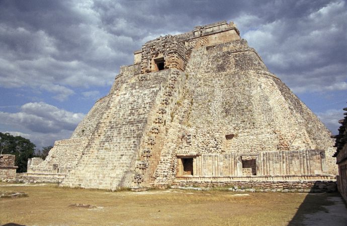 Pyramide des Zauberers in Uxmal, Yucatan, Mexiko © Diamir