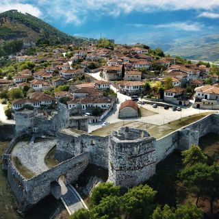 Luftansicht der Burg und Altstadt von Berat