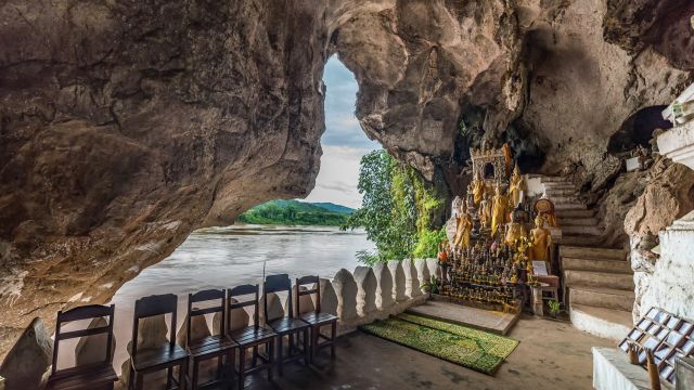 Buddha-Statuen in den Höhlen von Pak Ou
