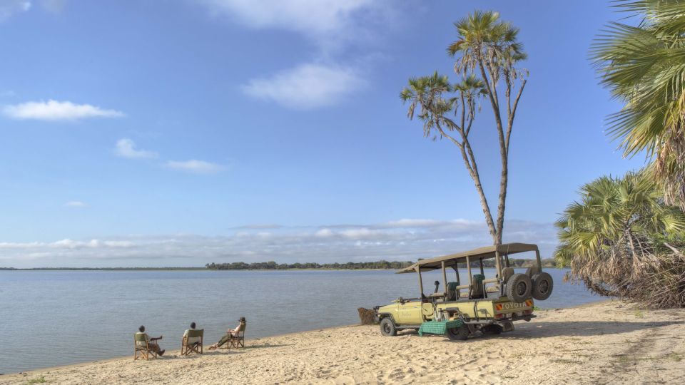 Nyerere (Selous) am Seeufer