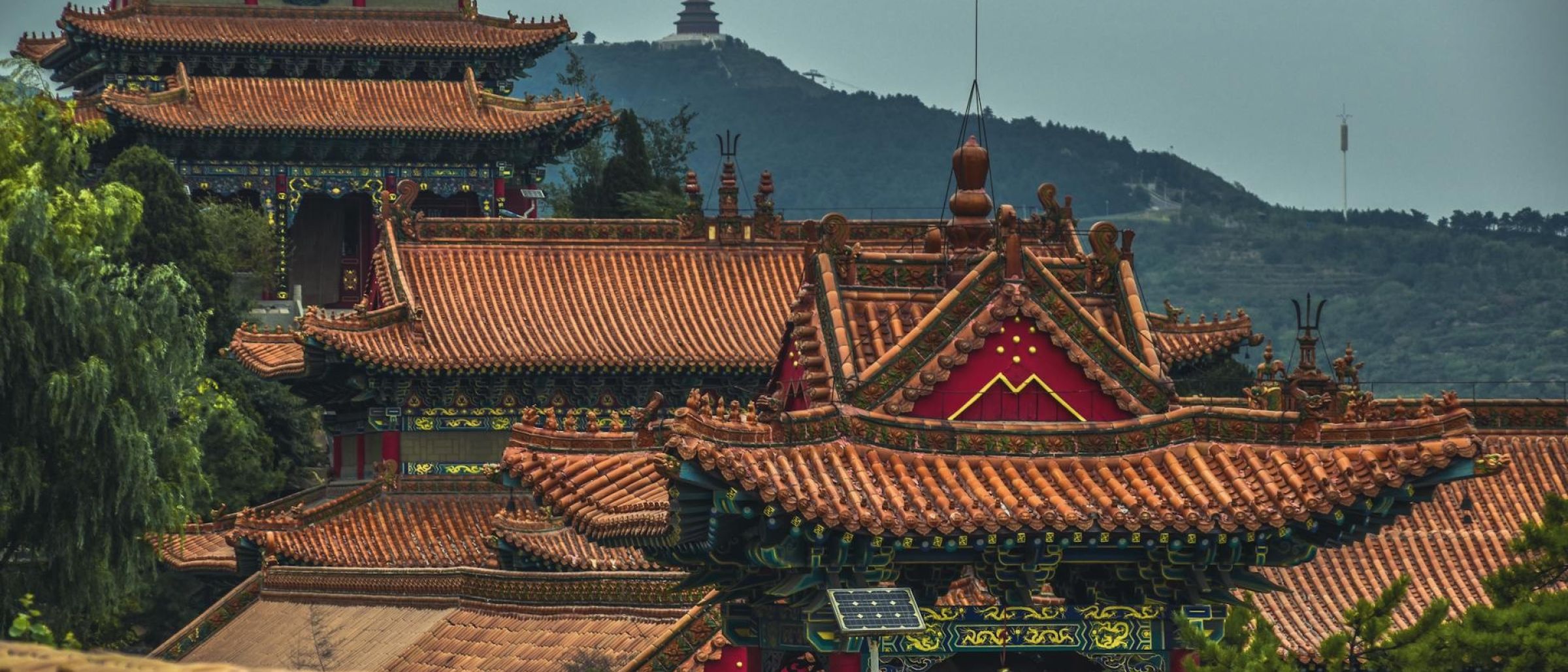 Traditionell-geschwungene Dächer chinesischer Gebäude