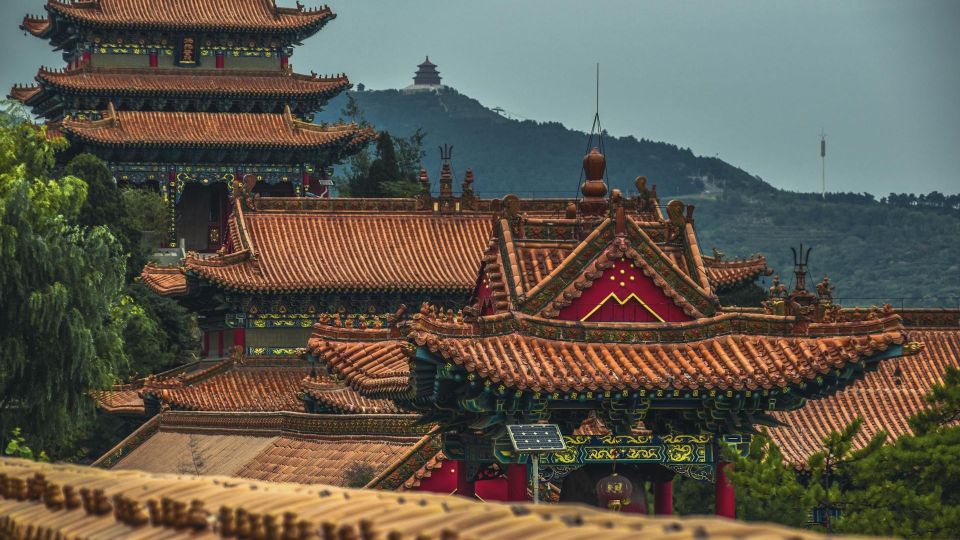 Traditionell-geschwungene Dächer chinesischer Gebäude
