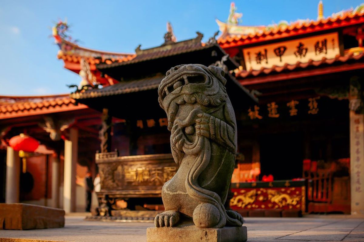Steinskulptur in chinesischem Tempel