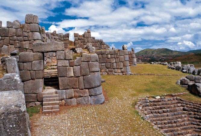 Ruinen von Sacsayhuaman bei Cusco © Diamir