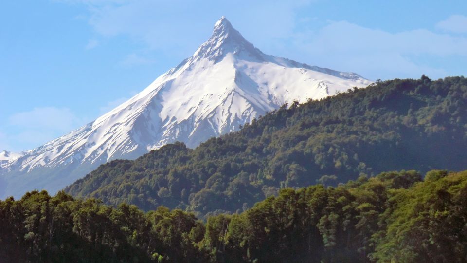Blick auf den Vulkan Puntiagudo