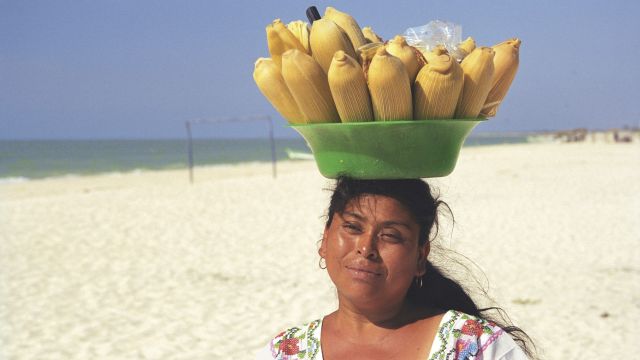 Maisverkäuferin in Celestún, Yucatan, Mexiko