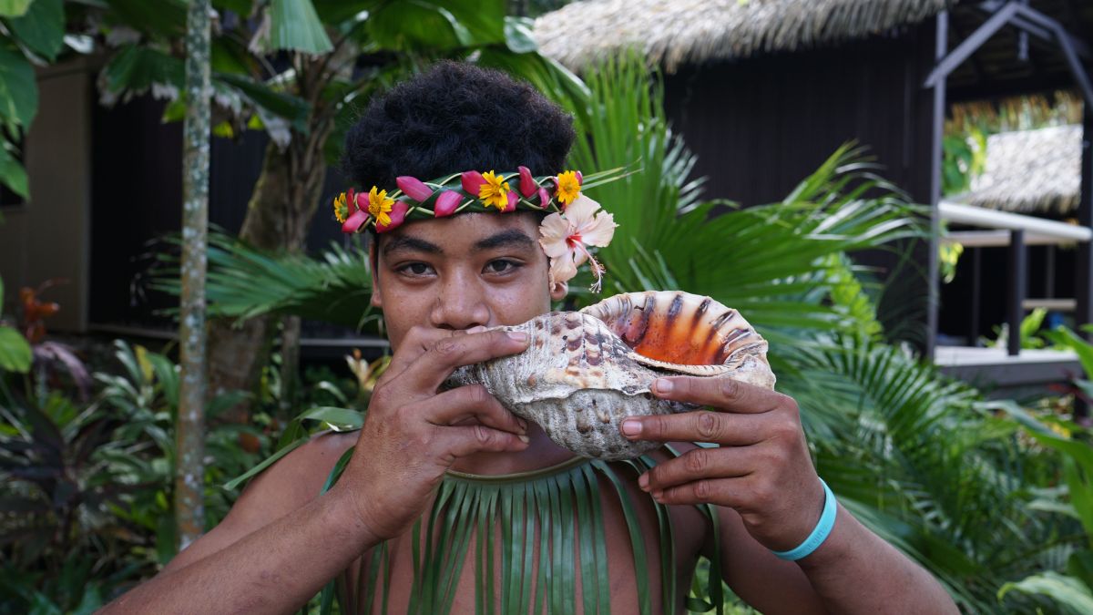 Ein Gruß aus dem Muschelhorn: Willkommen auf Samoa