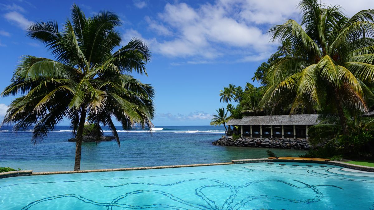Infinity-Pool mit Meerblick im Seabreeze Resort