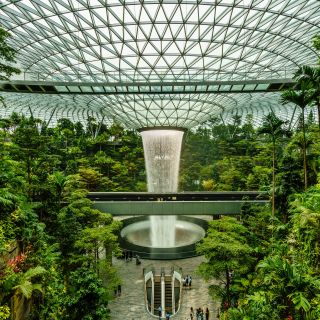 Indoor-Wasserfall am Changi Airport