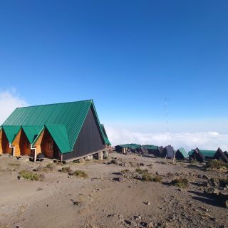 Die Horombo-Hütten auf knapp 3720m