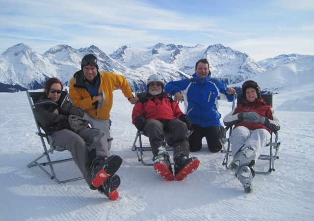 Verdientes Entspannen nach vollbrachter Tat auf einem Gipfel in der Schweiz!