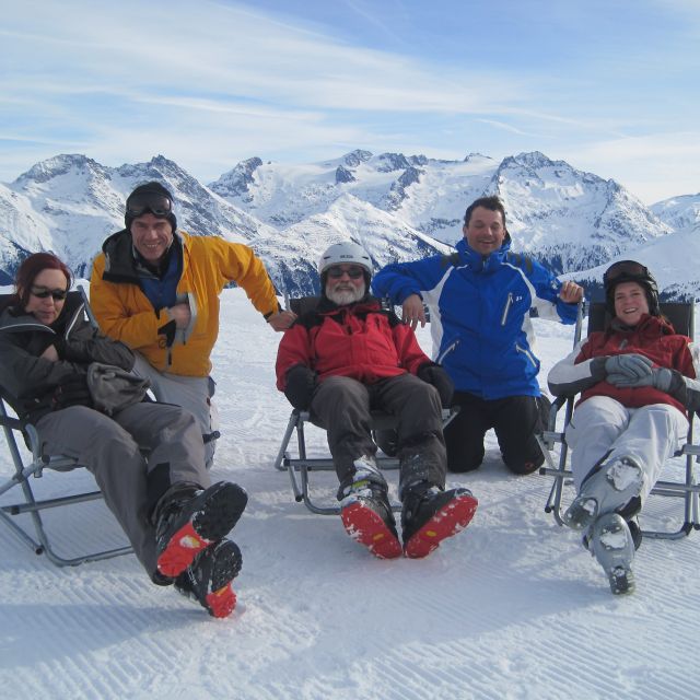 Verdientes Entspannen nach vollbrachter Tat auf einem Gipfel in der Schweiz!