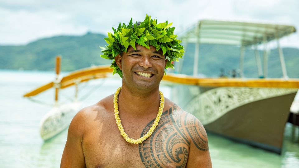 Dude auf Bora Bora beschnitten